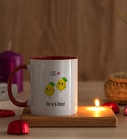 Kişiye Özel Sevimli Limonlar Ahşap Altlıklı Mumlu Kırmızı Kupa