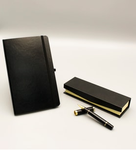 Siyah Defter & Özel Kutulu Roller Kalem Hediye Seti