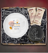 Öğretmenler Günü Kişiye Özel Pastel Dünyanın En İyi Öğretmeni Tasarımlı Fincan &Kişiye Özel Mum&Türk Kahvesi Hediye Kutusu