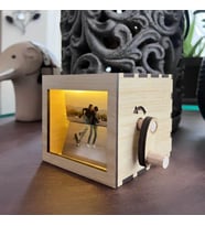 eJOYA Bi Kutu Hatıra Kişiye Özel Fotoğraflı Fotobox Işıklı Döner Albüm 116198 (Akçaağaç)