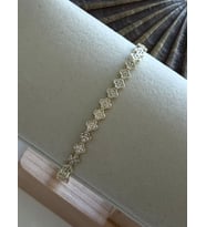 Zirkon Taş Detaylı Yonca Unisex Çelik Bileklik