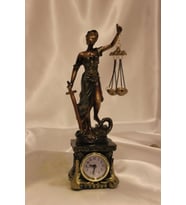 Dekoratif Avukat Adalet Kadın Heykeli Themis Terazi Saatli (Gold)