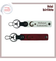 Sevdiklerine Sürpriz Yap Çocuk Ve Ayyıldız Temalı Kişisel İsimli x2 Anahtarlık Seti, Beyaz-Bordo