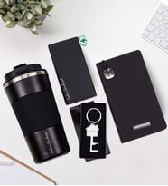 Kişiye Özel 10000 Mah Siyah Renk Powerbank & Siyah 500ml Çelik Termos & Yumuşak Kapaklı Siyah Not Defteri & Gümüş Renk Açacaklı Ev Anahtarlık Hediye Seyahat Seti