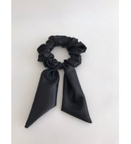 Kadın Siyah Saten Parlak Kuyruklu Scrunchie Simit Toka