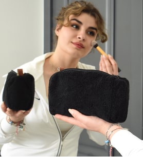 Fermuarlı Peluş Makyaj Çantası (Kısa Tüylü) – Kadınlar İçin En Yeni Makyaj Çantası Modelleri (Siyah)
