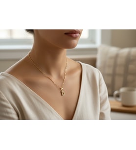STİL İNCİSİ/XUPING JEWELRY D TAŞLI HARF KOLYE (Altın Rengi)