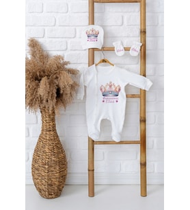 Pia Baby Premium %100 Pamuk İsimli KızBebek Tulumu Şapka ve Eldiven Yenidoğan Hediye Seti 5047-09 (Ekru)