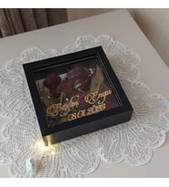 20x20x5 cm Siyah Ledli İsimli Anı Çerçevesi! Yeni Moda Çiçek Anı Çerçevesi!