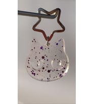 Mor Glitter Süslemeli Kedi Köpek Yüzü Anahtarlık Handmade İçeriği El Yapımı Epoksi Hediyelik