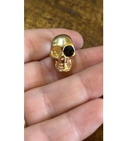 SİYAH TAŞ GÖZLÜ KURU KAFA KOLYE UCU TAKI AKSESUARI 2X1 CM