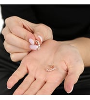 Sıralı Zirkon Taşlı Rose Renk Yarım Tur 925 Ayar Gümüş Kadın Küpe