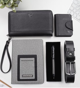 Kişiye Özel Dama Detaylı Tükenmez Kalem & Hakiki Deri Fermuarlı Unisex Portföy Cüzdan & Telefon Cepli Defter & Hakiki Deri Siyah Kartlık & Hakiki Deri Kemer Premium Hediye Seti