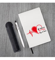Kişiye Özel  Uv Spotify Kodlu Bizim Şarkımız Baskılı Kalpli  Beyaz Defter ( Siyah Kenar ) & Beyaz Tükenmez Kalem Seti