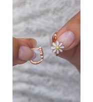 925 Ayar Gümüş Rose Mineli Papatya Model Küpe