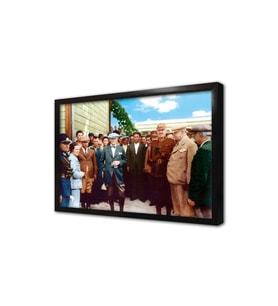 Atatürk İnceleme Yaparken Çerçeveli Mdf Tablo