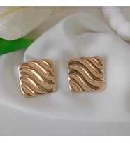 Lente Aksesuar Modern Dalga Dokulu Kare Küpe - Günlük Ve Özel Gün Şıklığı Retro Küpe (Gold)