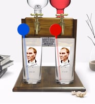 BK Gift Kişiye Özel Renkli Baskılı Atatürk Temalı İkili Vodka Bardağı ve Çift Musluklu Doğal Ahşap Vodka Standı-15 (Model 1)