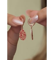 925 Ayar Gümüş Rose Kaplama Desenli Kırmızı Lazer Mineli  Küpe