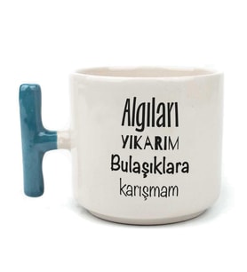 Algıları Yıkarım Bulaşıklara Karışmam Baskılı Mavi Kulplu T Kupa