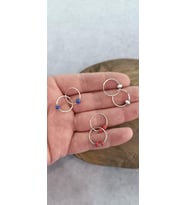 Halkalı Küpe Üç Çift Gümüş Küpe Taşlı Kadın Küpesi KUPE-550 (Sedef - Kırmızı)