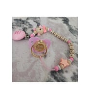 Isimli Bebek Emzik Zinciri ve Pembe Taşlı Silikon Damaklı Emzik Seti (0-6 Ay) TYSYSH0024