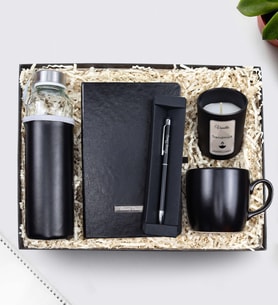 Kişiye Özel Siyah Defter & Siyah Touch Pen & Özel Deri Kılıflı 500 Ml Su Matarası & Siyah Kupa & Vanilya Kokulu Trendmiya Bardak Mum Hediye Seti
