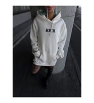 Uzun Kol Kapşonlu Göğüs Baskılı SweatShirt - Beyaz