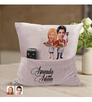 BK Gift Kişiye Özel Sevgililer Karikatür Tasarımlı Organizer Kumanda ve Atıştırmalık Cepli Pembe Kırlent Yastık-57 Arkadaşa Hediye, Cepli Yastık