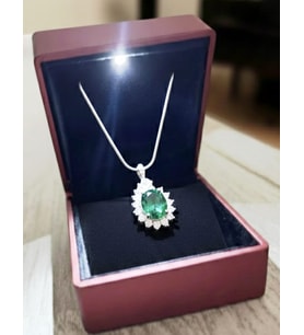 Zümrüt Işıltısı Gümüş Kaplama Kolye - Özel Işıklı Hediye Kutusunda (Silver)