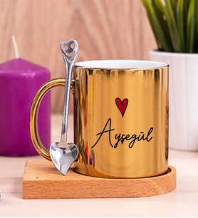 Kişiye Özel İsim Yazılı Minik Kalpli Ahşap Altlıklı Gold Kupa Bardak