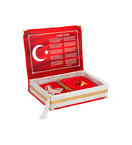 Türk Bayrağı Kutu Tasarımlı Tesbihli Kadife Kuran-ı Kerim Seti (Kırmızı)