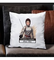 Kişiye Özel Hediye Karikatürlü En Başarılı Kadın Eskrimci Yastık
