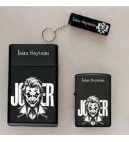 Joker Desenli Kişiye Özel İsimli Çakmak,Metal Tabaka ve Anahtarlık Seti - 3'lü Hediye Set SMP29 (Siyah)