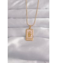316L Çelik Gold Renk Pembe Mineli El Figür Tarot Kolye 5886 - HPSBYI8812-5302