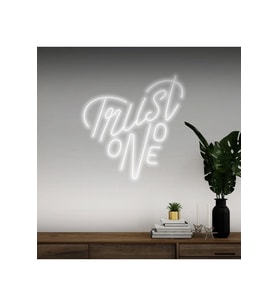 Trust No One Yazılı Neon Tabela