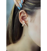 Sarı Renk Üçgen İkili Beyaz Yuvarlak Taşlı 925 Ayar Gümüş Kıkırdak Küpe Earcuff
