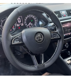 DİKİŞLİ DİREKSİYON KILIFI 2 PARÇA NOKTA / SİYAH DERİ BEYAZ DİKİŞLİ SKODA OCTAVİA SÜPERB