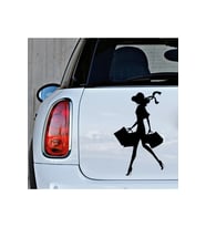 Alışveriş Yapan Kadın Sticker Oto Araba Etiket Siyah Renk 18CM