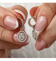 Gümüş Oval Taşlı Sallantılı Küpe
