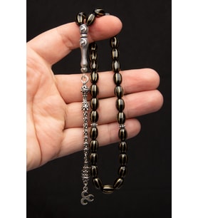Erkek Gümüş Püskül 3 Hilal Bozkurt Tasarım 8x12mm İşlemeli Oltu Tesbih (Siyah)