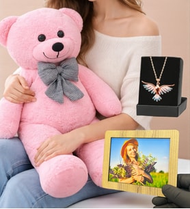 Size Özel Ahşap Fotoğraf Çerçevesi, Peluş Ayıcık ve Renkli Zümrüdü Anka Kuşu Kolye (Model 2)