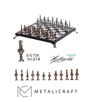 MC57 Antik Mısır Figürlü Metal Satranç Takımı - Mermer Desenli 25cm Tahta – El Yapımı Taşlar (Gri-Bakır)