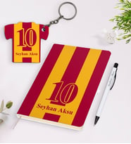 BK Gift Kişiye Özel Sarı-Kırmızı Tasarımlı Defter Kalem ve Formalı Ahşap Anahtarlık Seti