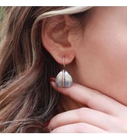 Üçgen Model Otantik EL İşi Rose Gold Çizgili Gümüş Küpe