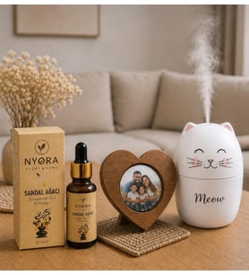 Kişiye Özel Meow Yazılı H2O Ultrasonik Hava Nemlendirici Cihaz Kalp Çerçeve ve Sandal Ağacı 20 Ml Ortam Kokusu