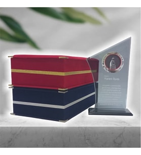 Kadife Kutulu Füme Kristal Plaket - Kişi ve Kurumlara Özel - Size Özel Tasarımlar (Kırmızı)