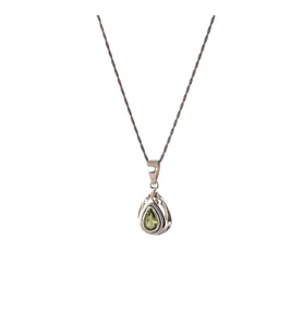 Peridot Doğal Taşlı Damla Motifli 925 Ayar Gümüş Kolye