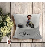BK Gift Kişiye Özel Motorcu Karikatür Tasarımlı Organizer Kumanda ve Atıştırmalık Cepli Gri Kırlent Yastık- 1 Arkadaşa Hediye, Cepli Yastık