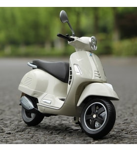 Welly 1:12 Ölçek Vespa GTS 300 Diecast Model – Gerçekçi Detaylı Metal Scooter Diecast Renk:Krem